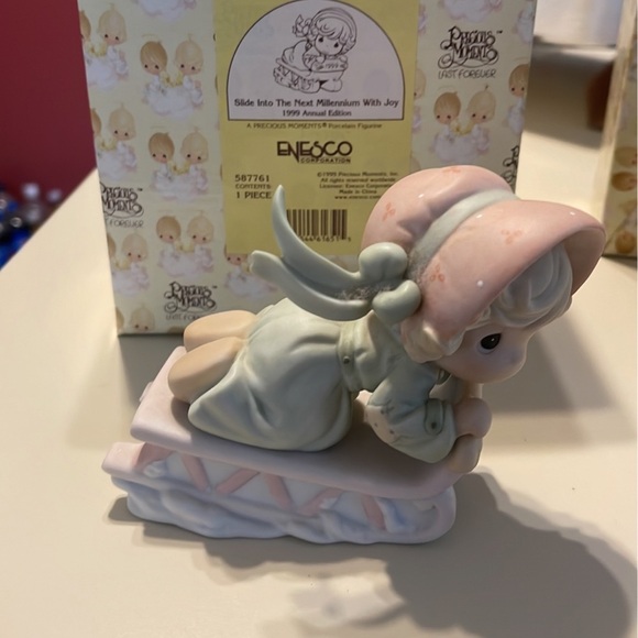 Previous Moments 1999 statue - Picture 2 of 6